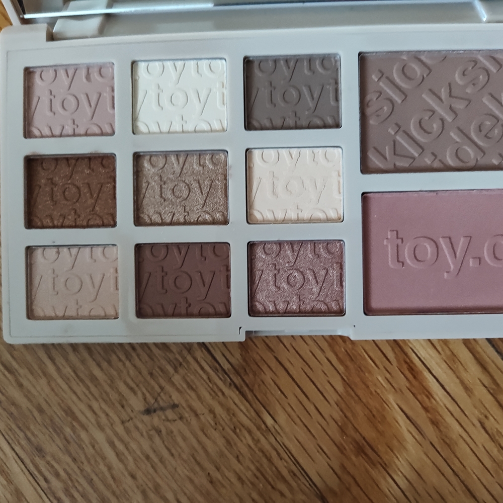 Eyeshadow Palette - Brown and Cream Shades